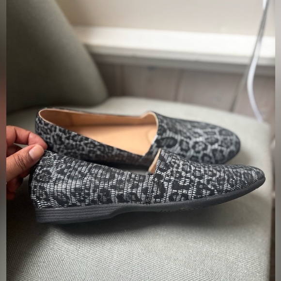 DANSKO | leather grey leopard print flat | size 39 - Picture 4 of 6